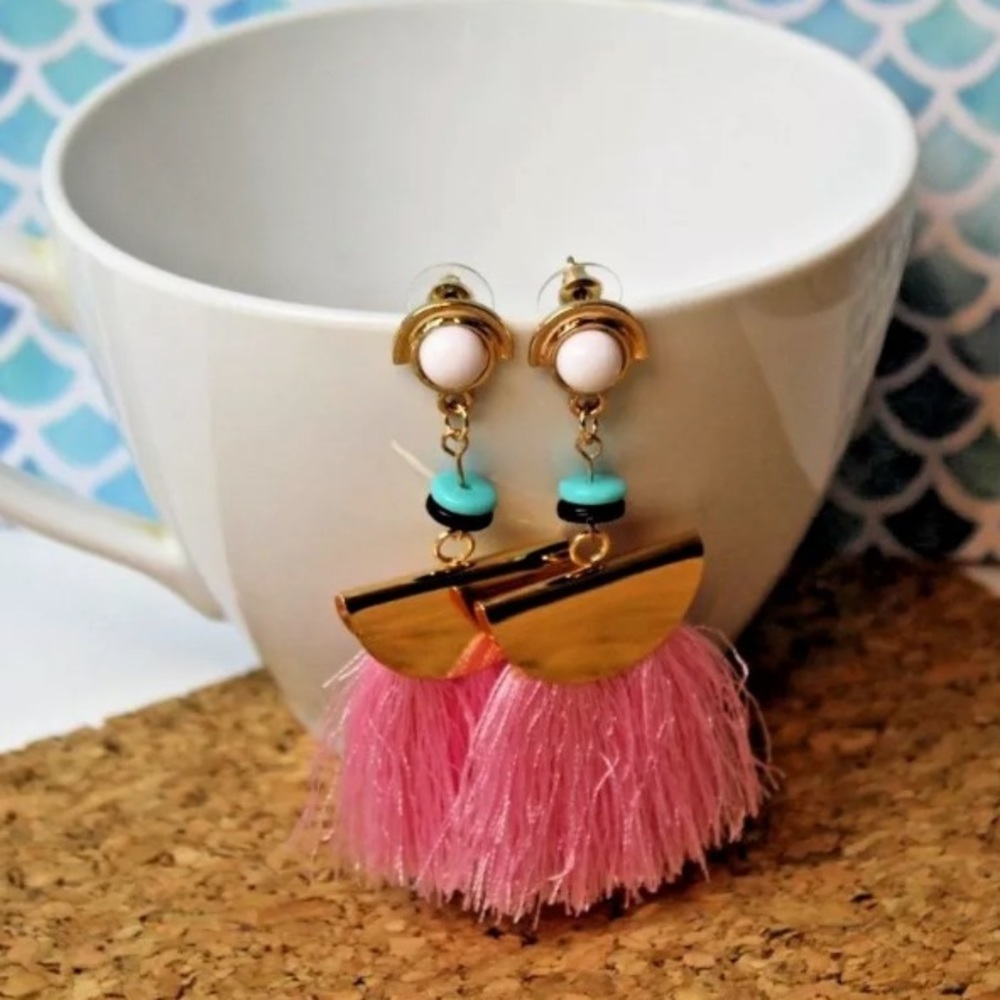 🌻 brand new pink and gold tassel earrings